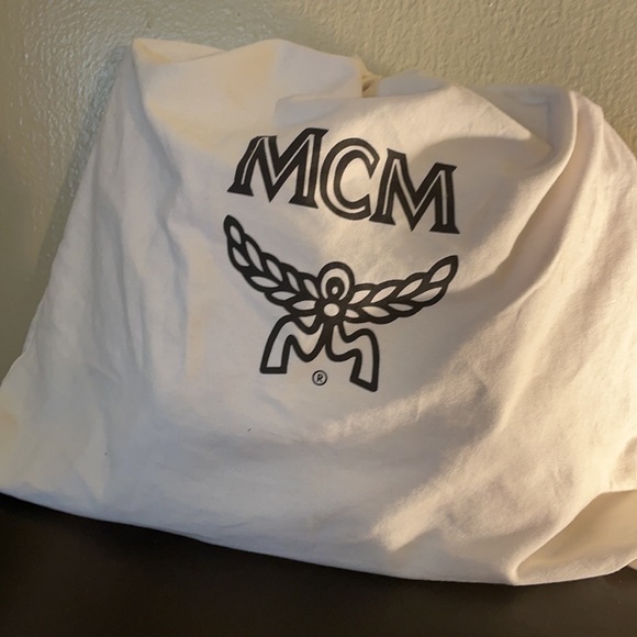 ๐AUTHENTIC MCM ORANGE SHOULDER  BAG๐ - Picture 17 of 17